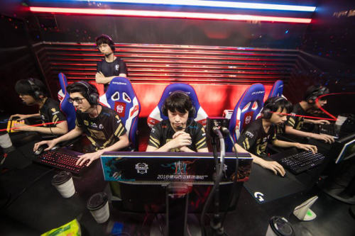 却一直延续 却一直延续